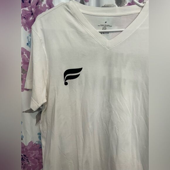 Fabletics The 24-7 V-Neck T-Shirt - Kevin Hart Collection - Size L - NWT - Picture 2 of 6